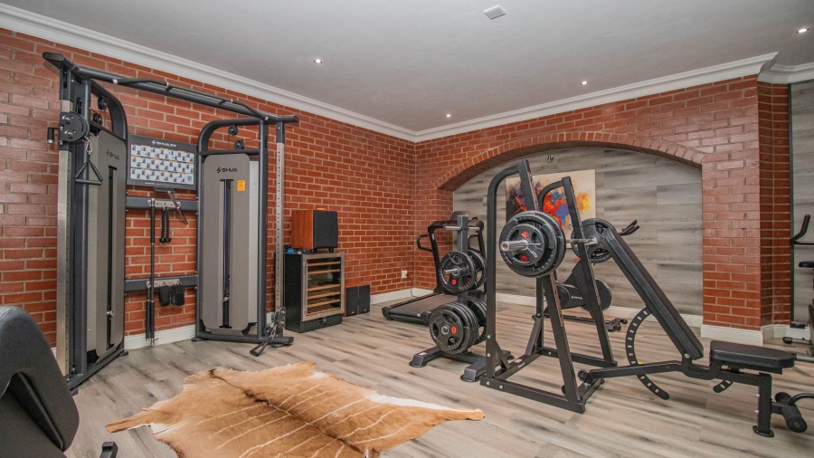 5 Bedroom Property for Sale in The Coves North West